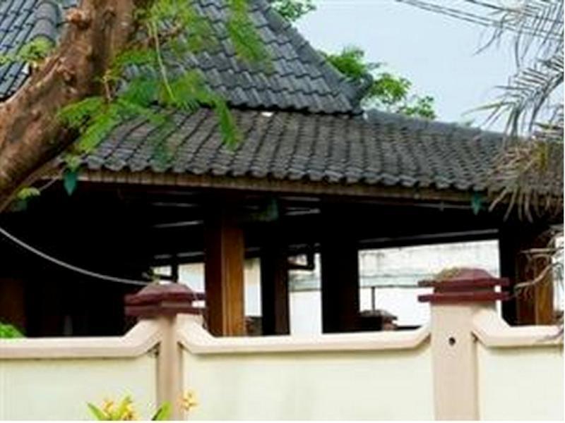 Queen Star Hotel Ngingas Экстерьер фото